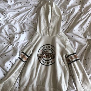 I’m selling a vary soft sweatshirt.